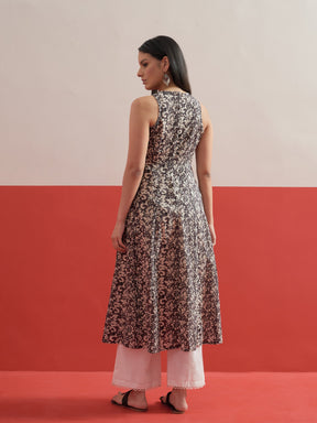 Dark Grey Floral Embroidered Sleeveless Kurta-Shae by SASSAFRAS