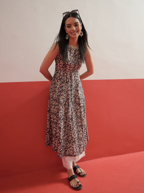 Dark Grey Floral Embroidered Sleeveless Kurta With Straight Pant-Shae by SASSAFRAS
