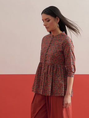Maroon Geometric Front Button Gathered Kurti-Shae by SASSAFRAS