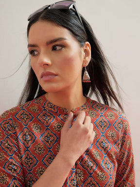 Maroon Geometric Front Button Gathered Kurti-Shae by SASSAFRAS
