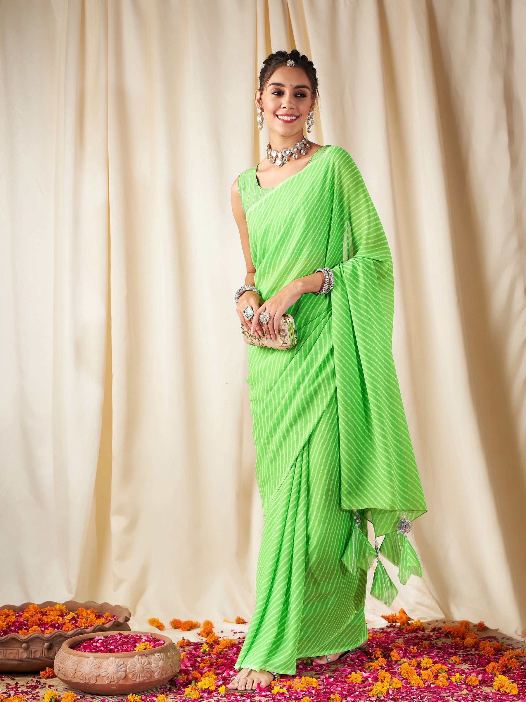 Women Green Lehariya Saree With Unstitched Gota Blouse