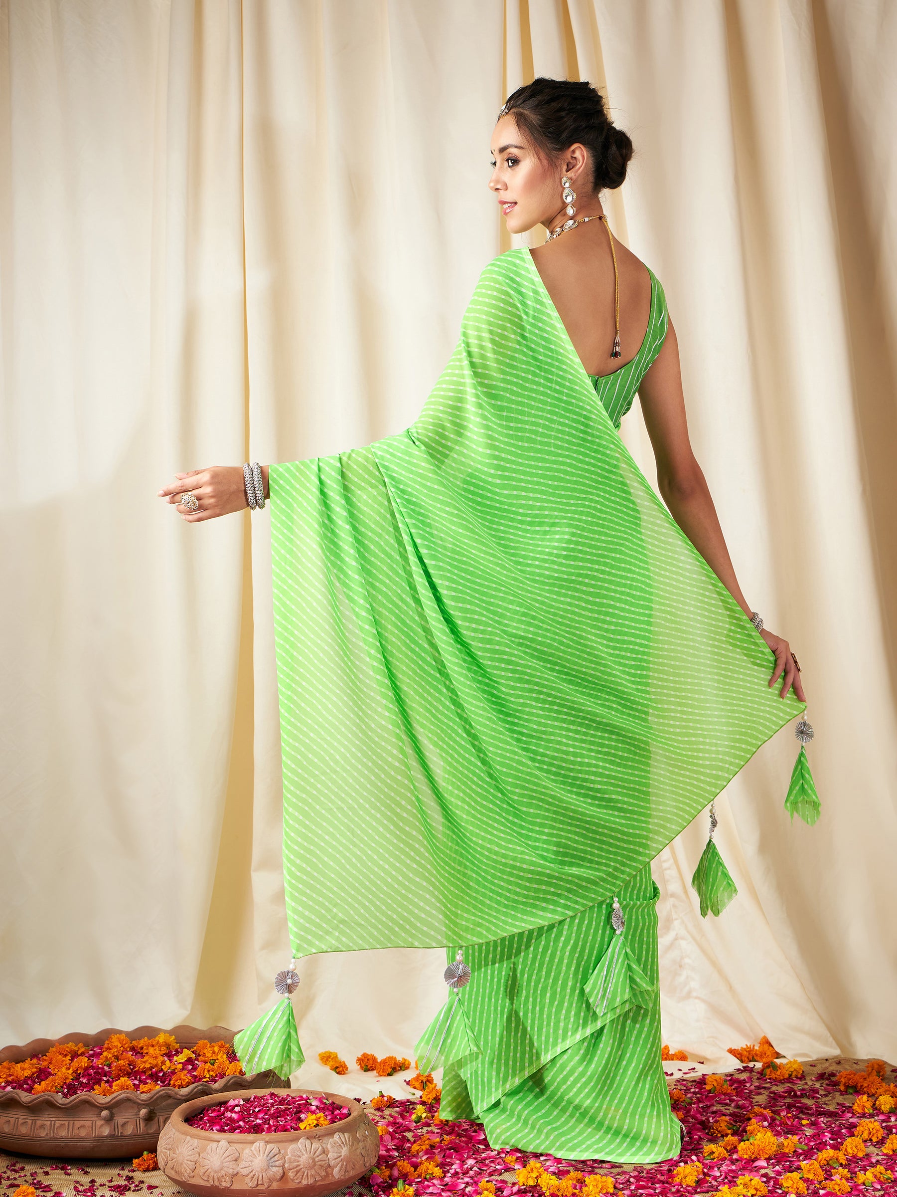 Women Green Lehariya Saree With Unstitched Gota Blouse