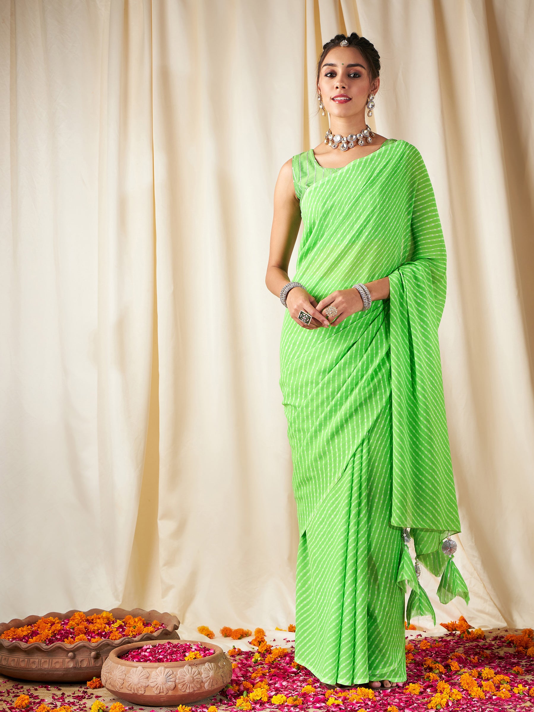 Women Green Lehariya Saree With Unstitched Gota Blouse