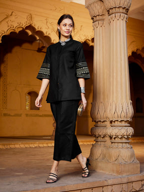 Cotton 3/4th Sleeve Ladies Designer Black Kurtis Pant Set at Rs