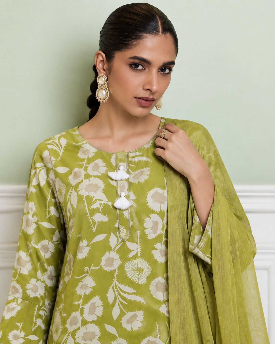 Women Green & White Floral Rayon Kurta With Salwar & Dupatta