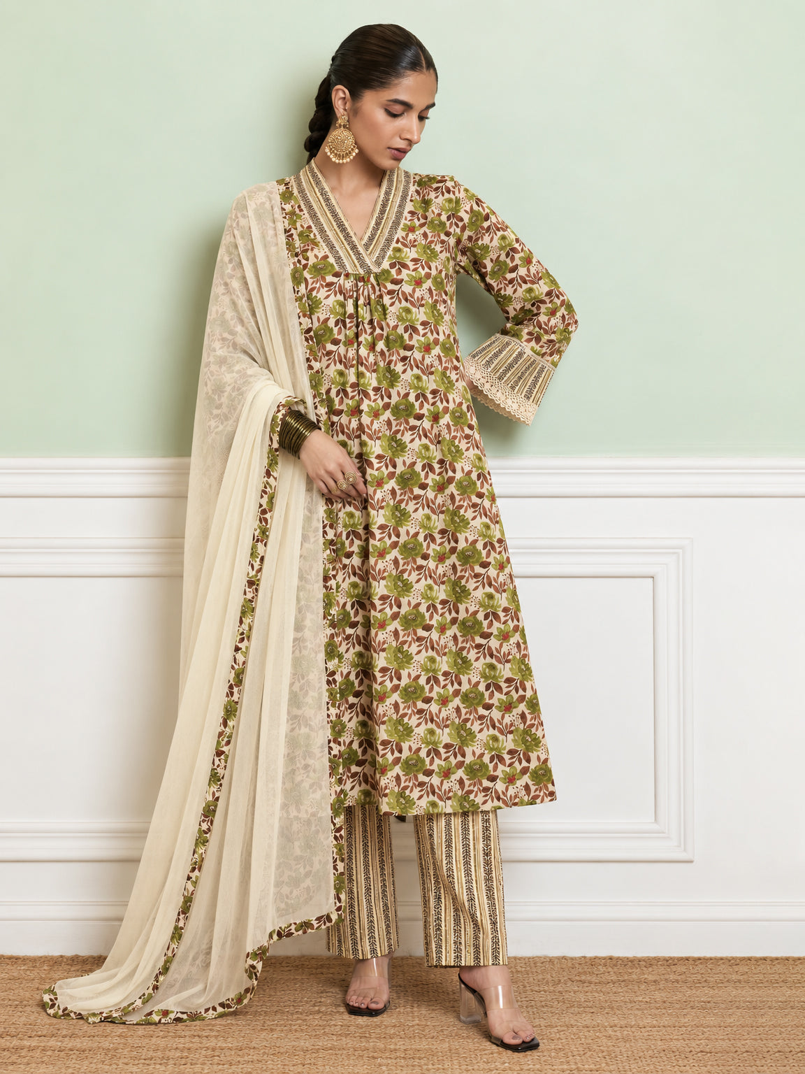 Women Off White & Green Floral Kurta With Pencil Pants & Dupatta