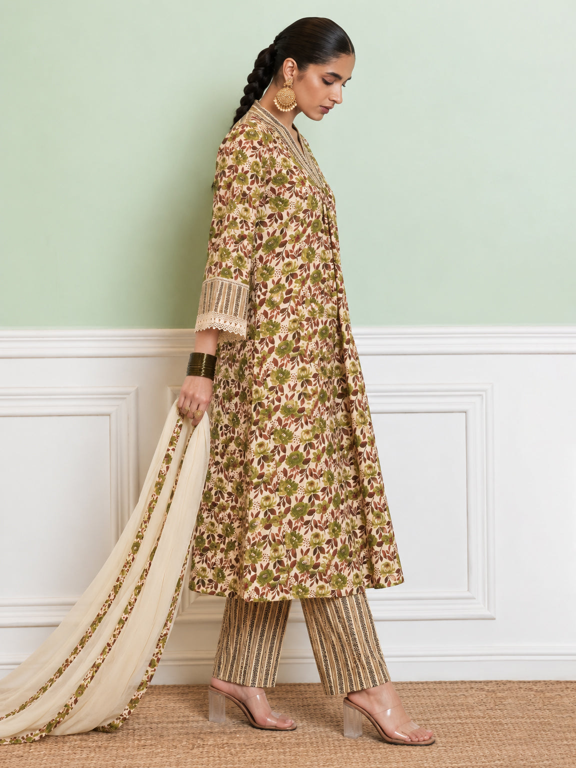 Women Off White & Green Floral Kurta With Pencil Pants & Dupatta