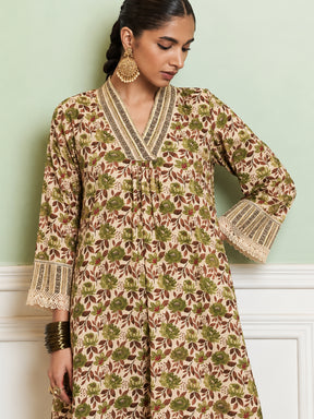 Women Off White & Green Floral Kurta With Pencil Pants & Dupatta