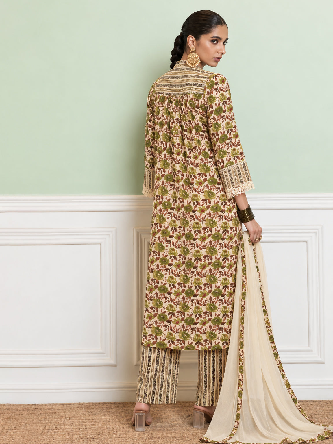 Women Off White & Green Floral Kurta With Pencil Pants & Dupatta