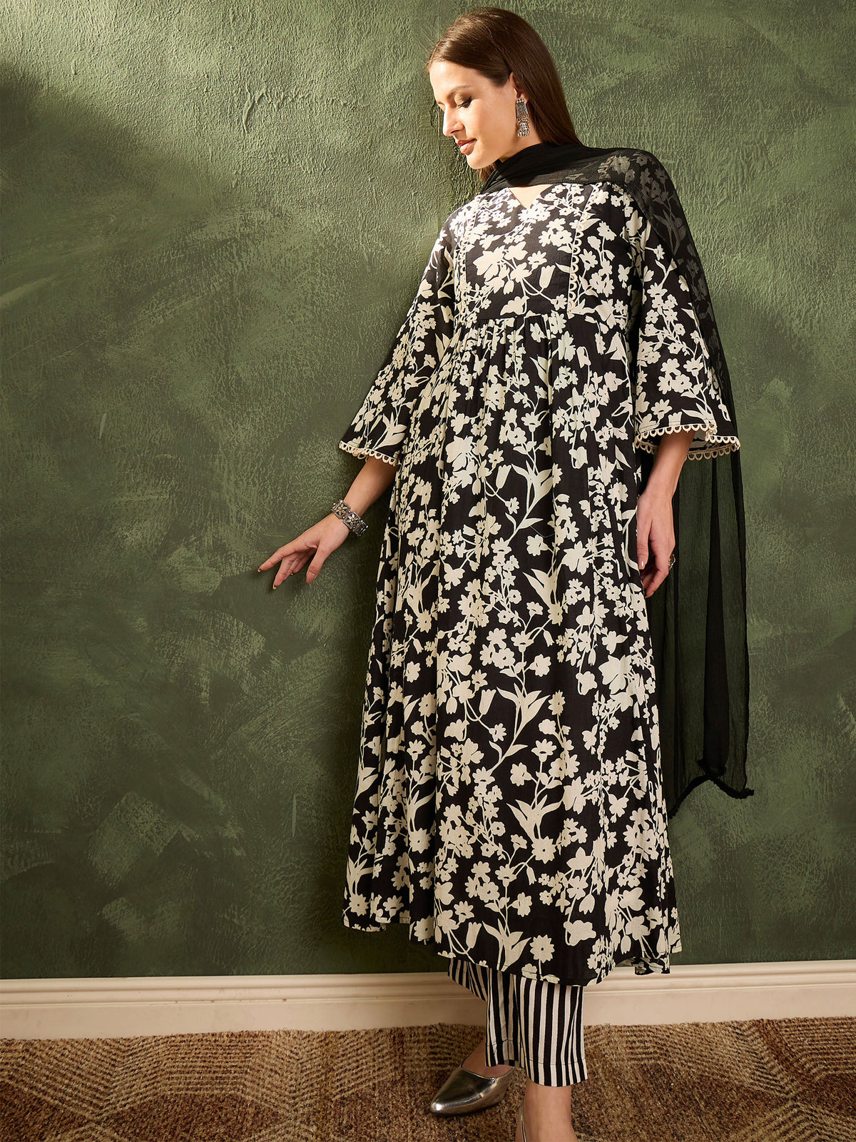 Black & White Floral Gathered Kurta Set with Dupatta-Shae by SASSAFRAS