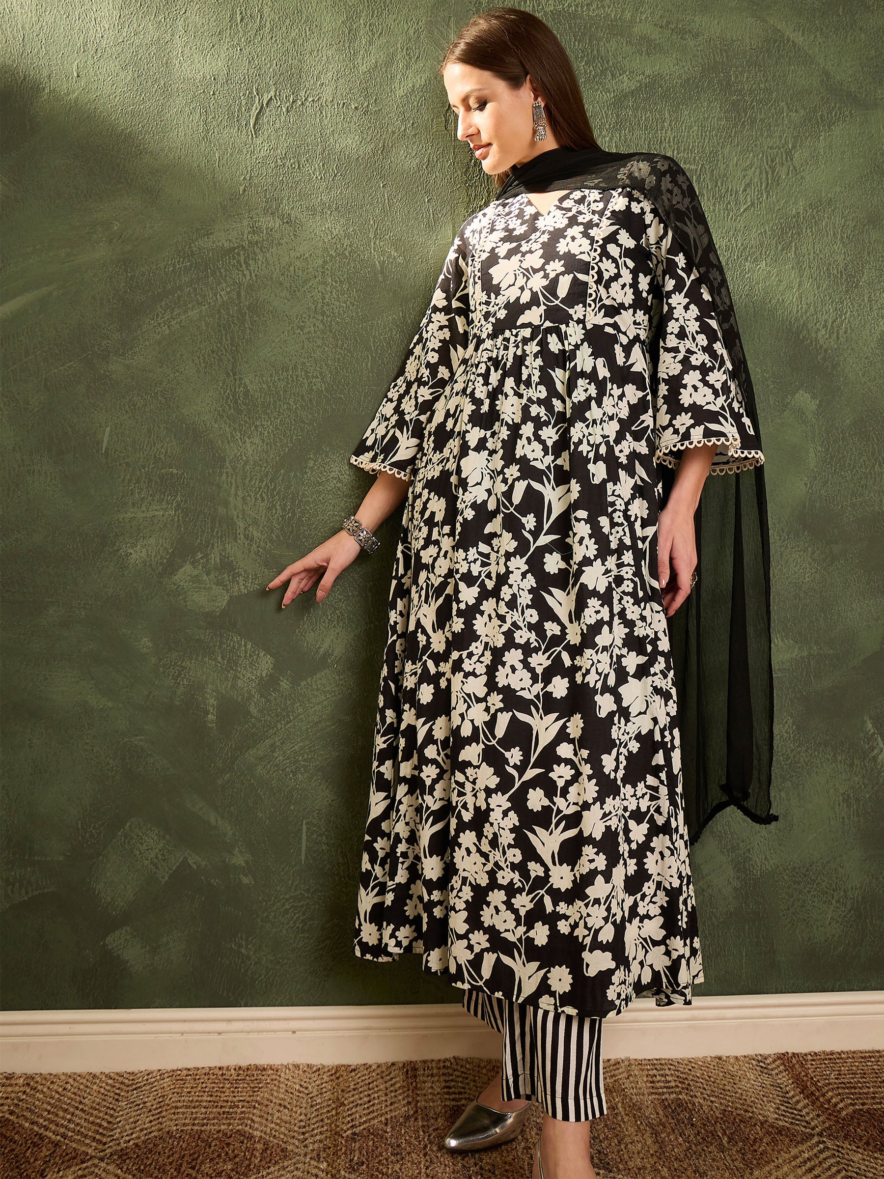 Black & White Floral Gathered Kurta Set with Dupatta-Shae by SASSAFRAS
