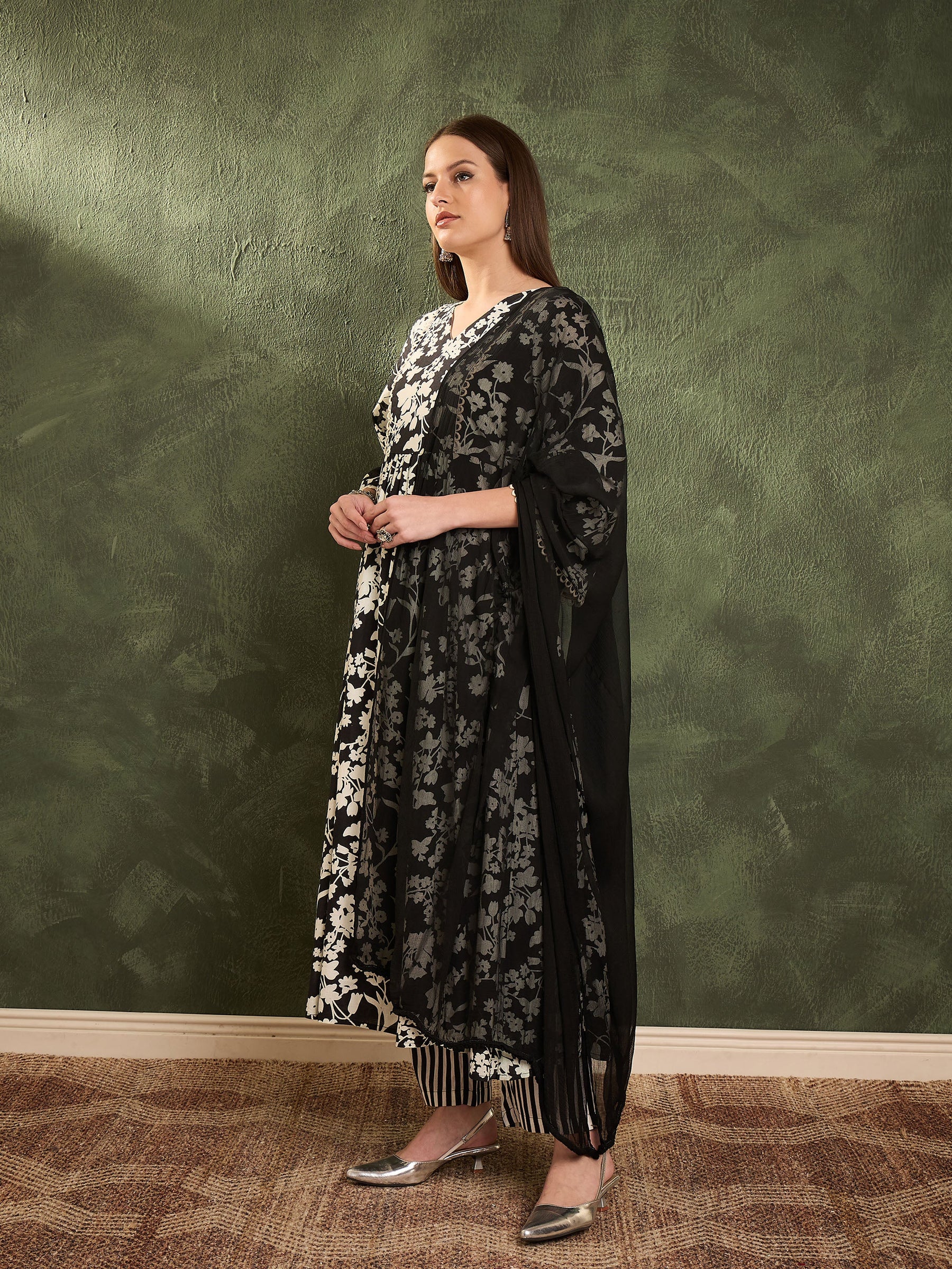 Black & White Floral Gathered Kurta Set with Dupatta-Shae by SASSAFRAS