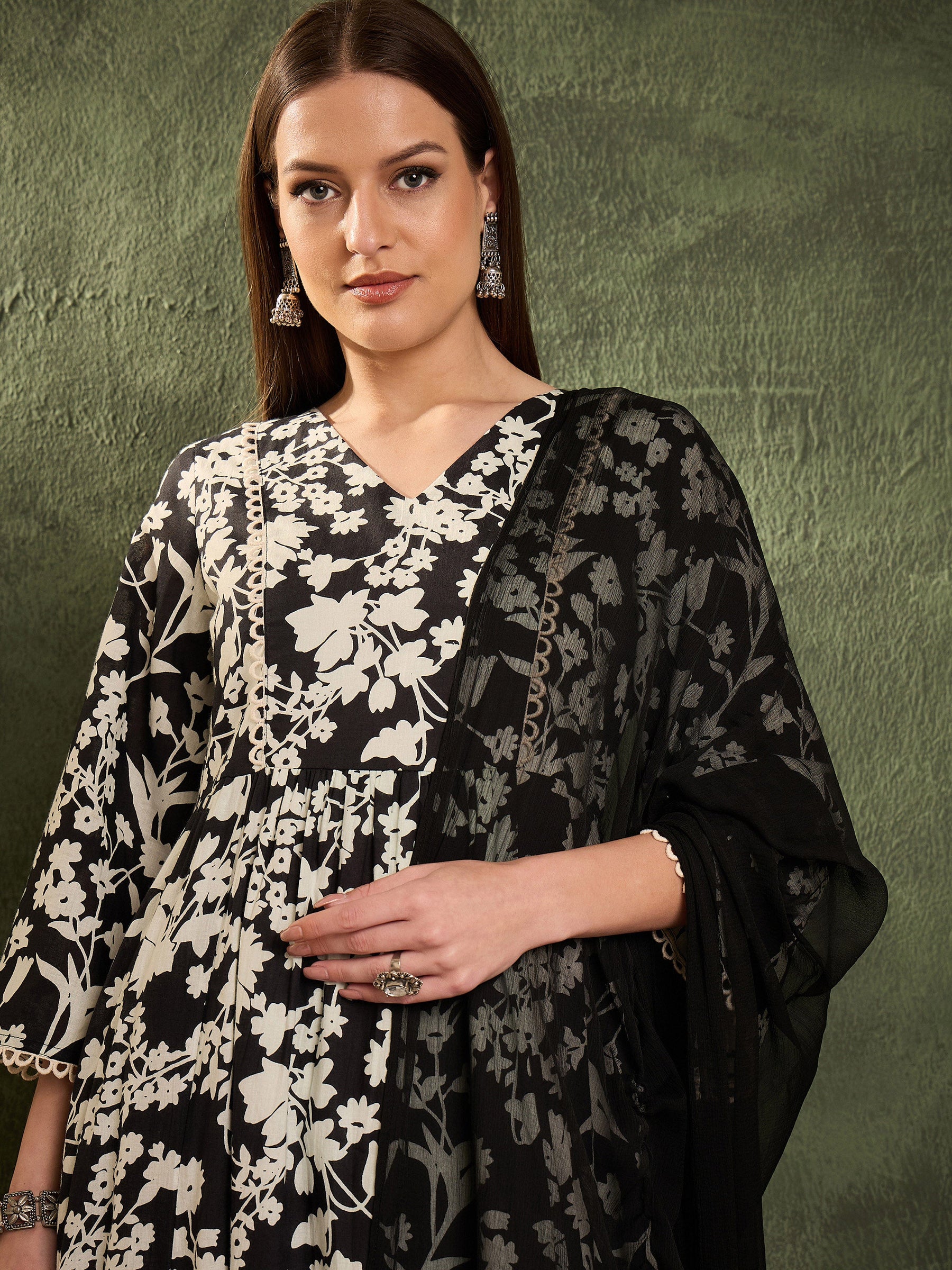 Black & White Floral Gathered Kurta Set with Dupatta-Shae by SASSAFRAS