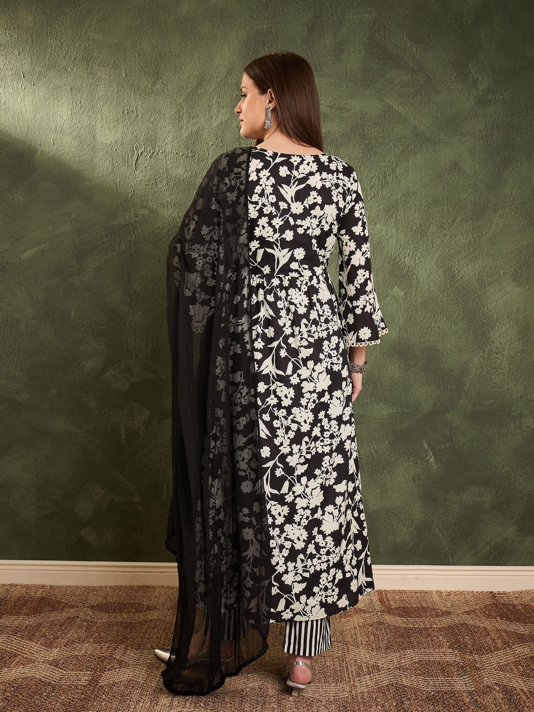 Black & White Floral Gathered Kurta Set with Dupatta-Shae by SASSAFRAS