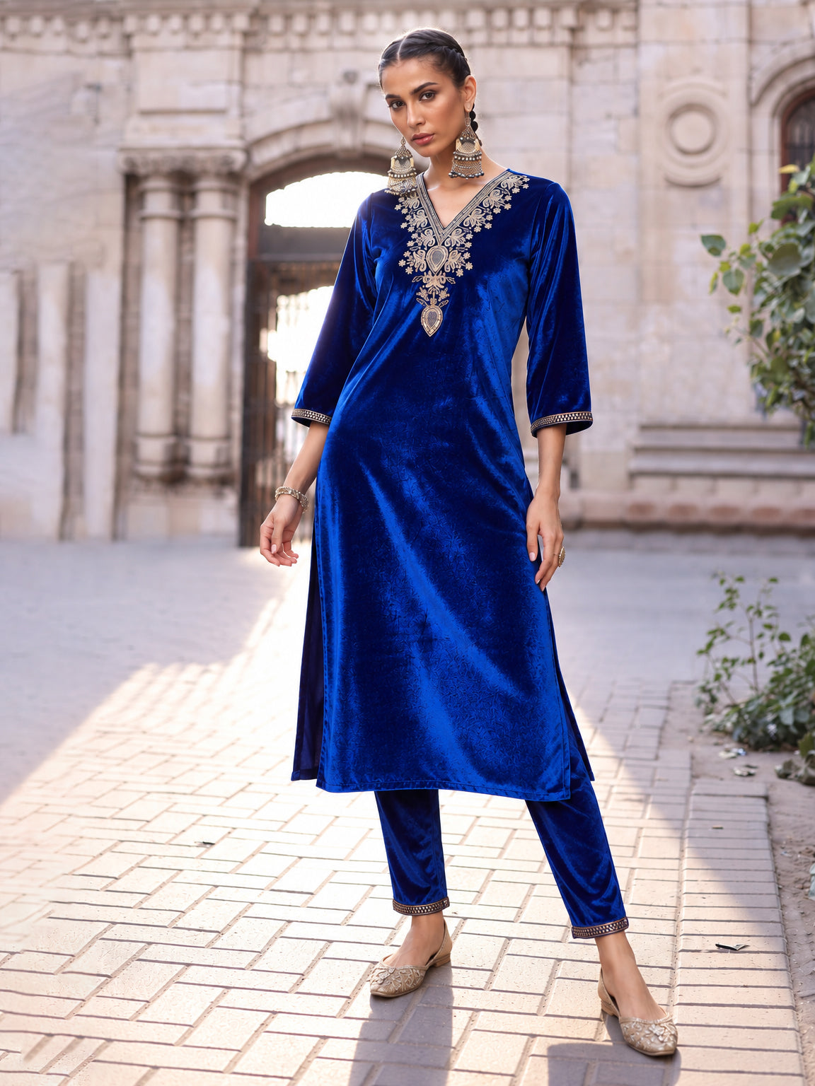 Women Royal Blue Velvet Embroidered Straight Kurta With Pencil Pants