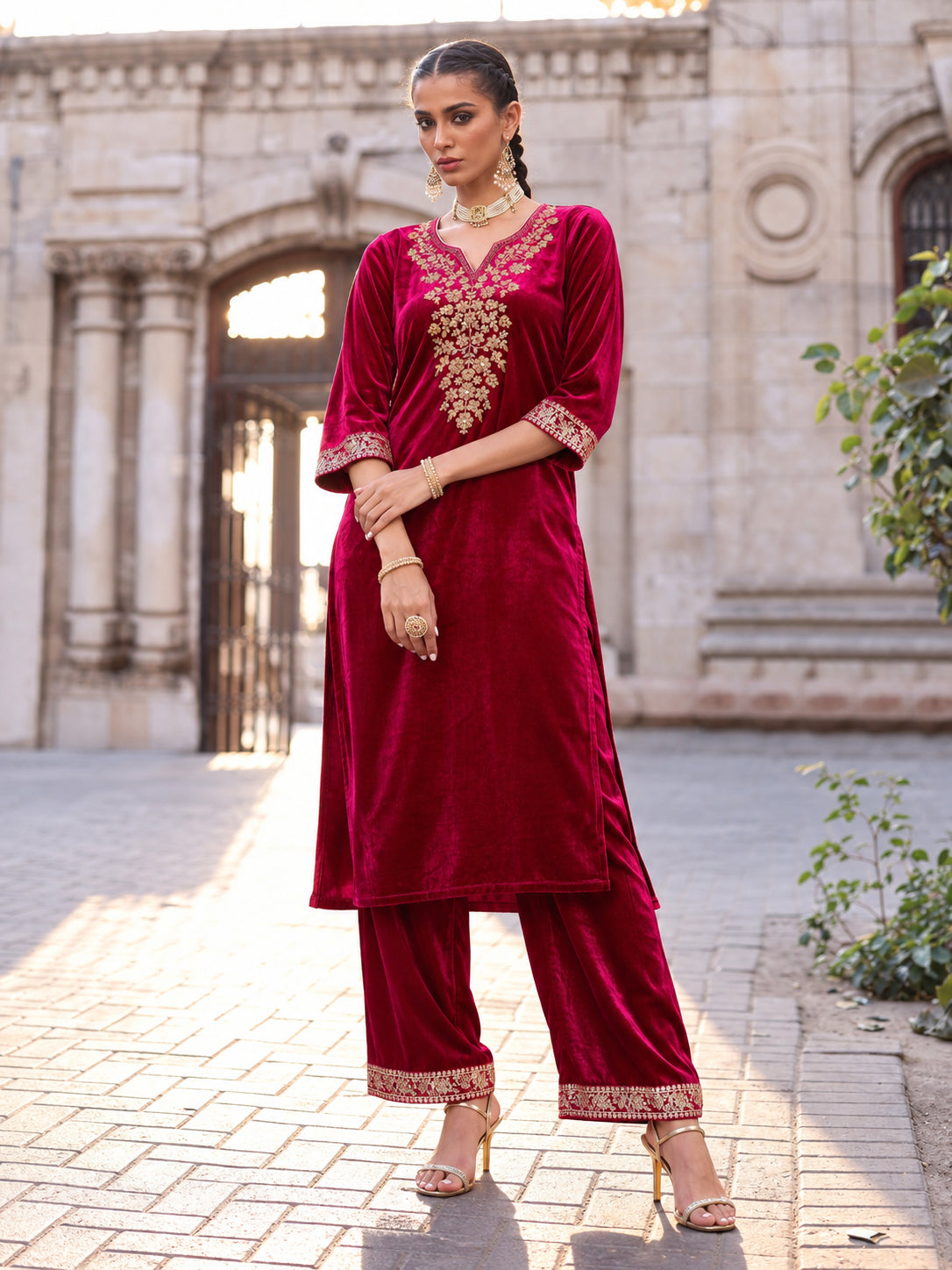 Women Fuchsia Velvet Embroidered Kurta With Straight Pants