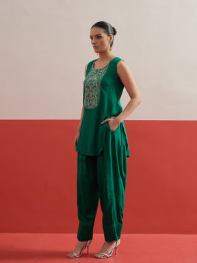 Green Embroidered Short Kurti With Farshi Salwar-Shae by SASSAFRAS