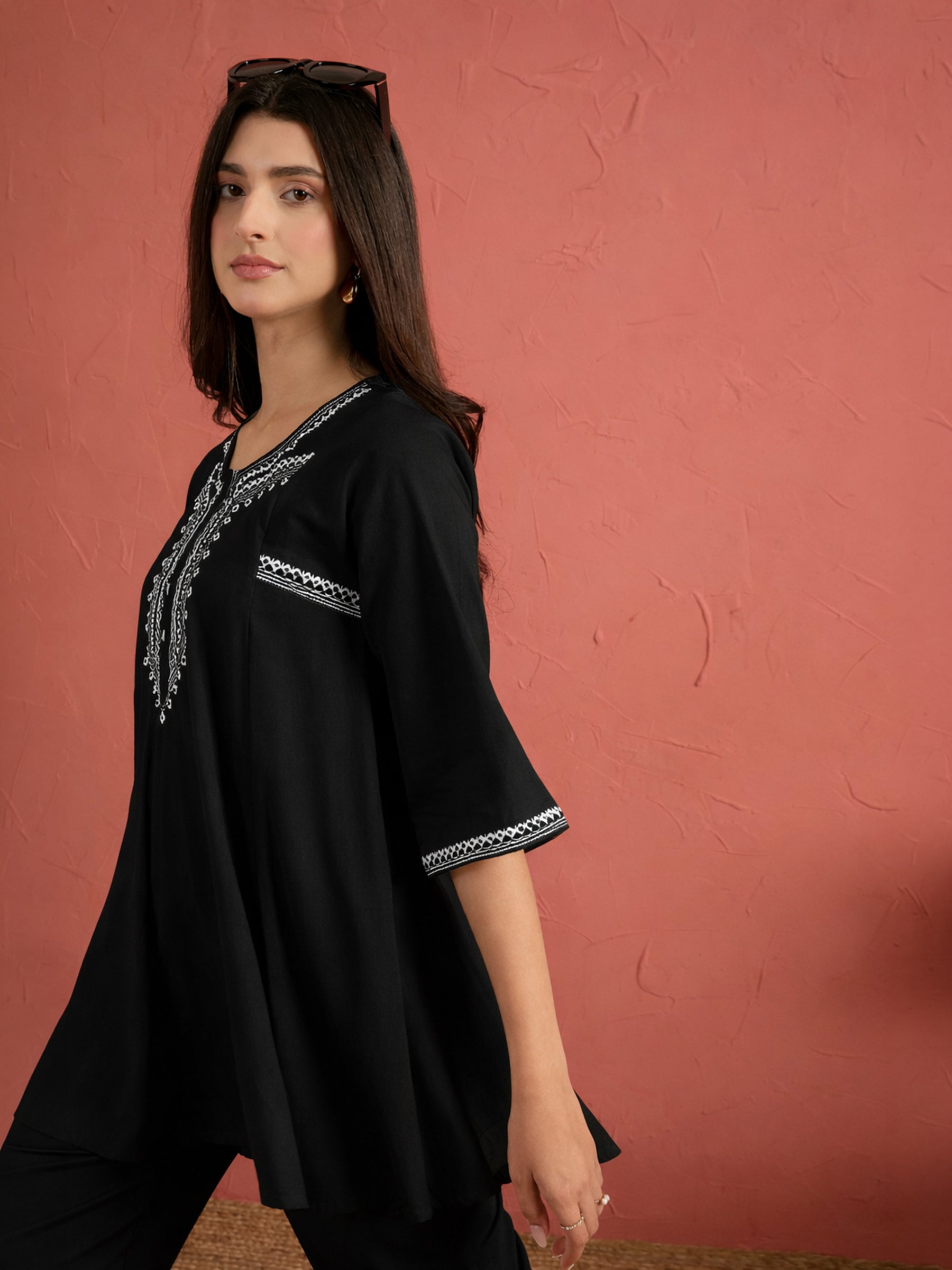 Black Embroidered Choga Kurta With Pencil Pants-Shae by SASSAFRAS