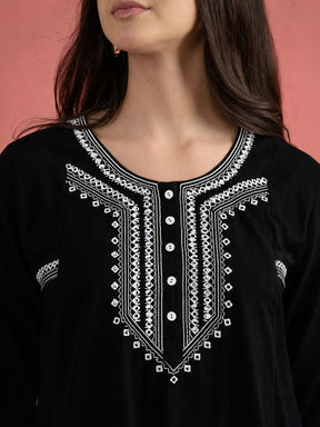 Black Embroidered Choga Kurta With Pencil Pants-Shae by SASSAFRAS