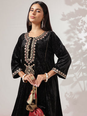 Black Velvet Embroidered Choga Kurta With Farshi Salwar-Shae by SASSAFRAS