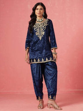 Navy Velvet Short Embroidered Kurta With Farshi Salwar-Shae by SASSAFRAS