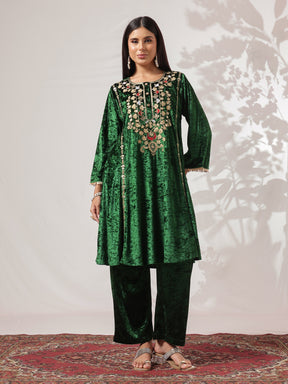 Green Velvet Embroidered Choga Kurta With Straight Pants-Shae by SASSAFRAS