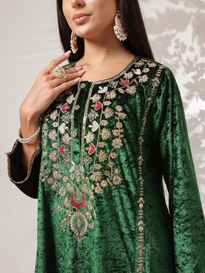 Green Velvet Embroidered Choga Kurta With Straight Pants-Shae by SASSAFRAS