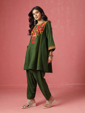 Green Woollen Embroidered Choga Kurta With Farshi Salwar-Shae by SASSAFRAS