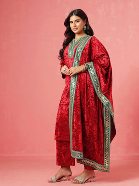 Red Velvet Straight Kurta With Straight Pants & Dushala-Shae by SASSAFRAS