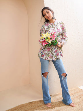 White Floral Buttonned Gathered Kurti-Shae by SASSAFRAS