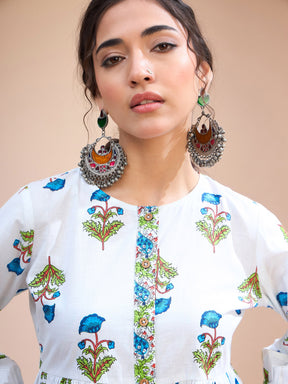 White Floral Wood Buttonned Gathered Kurti -Shae by SASSAFRAS