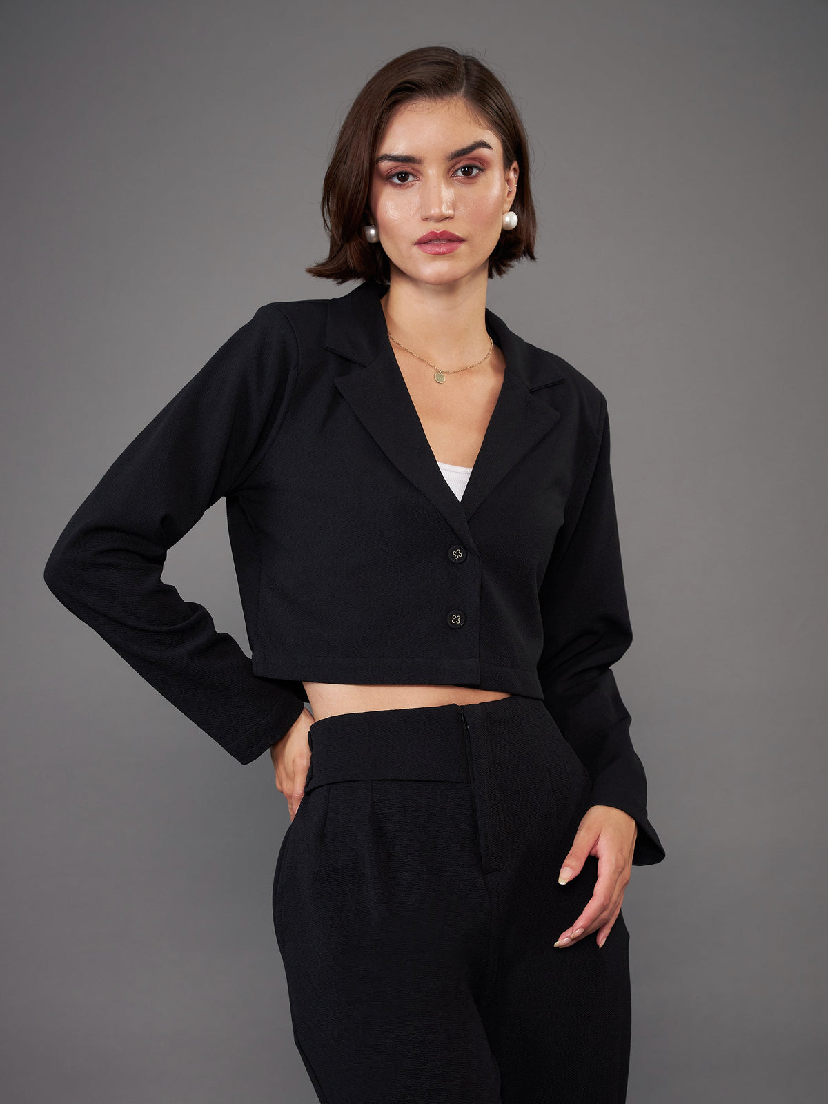 Black Notch Collar Crop Blazer-SASSAFRAS worklyf