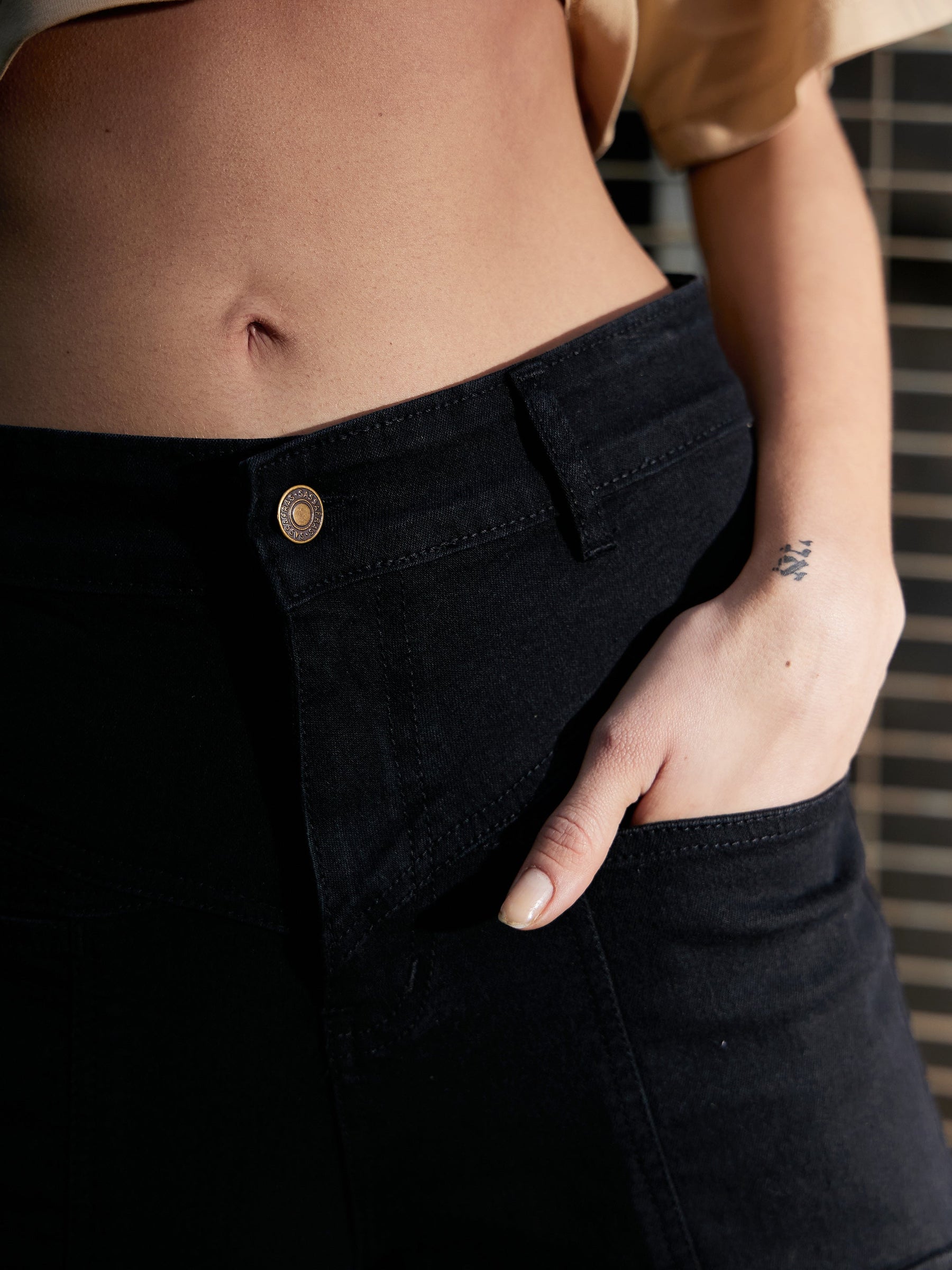Suko Jeans Womens 12 Straight Leg Rhinestone Zipped Pockets Faded Black  Denim 