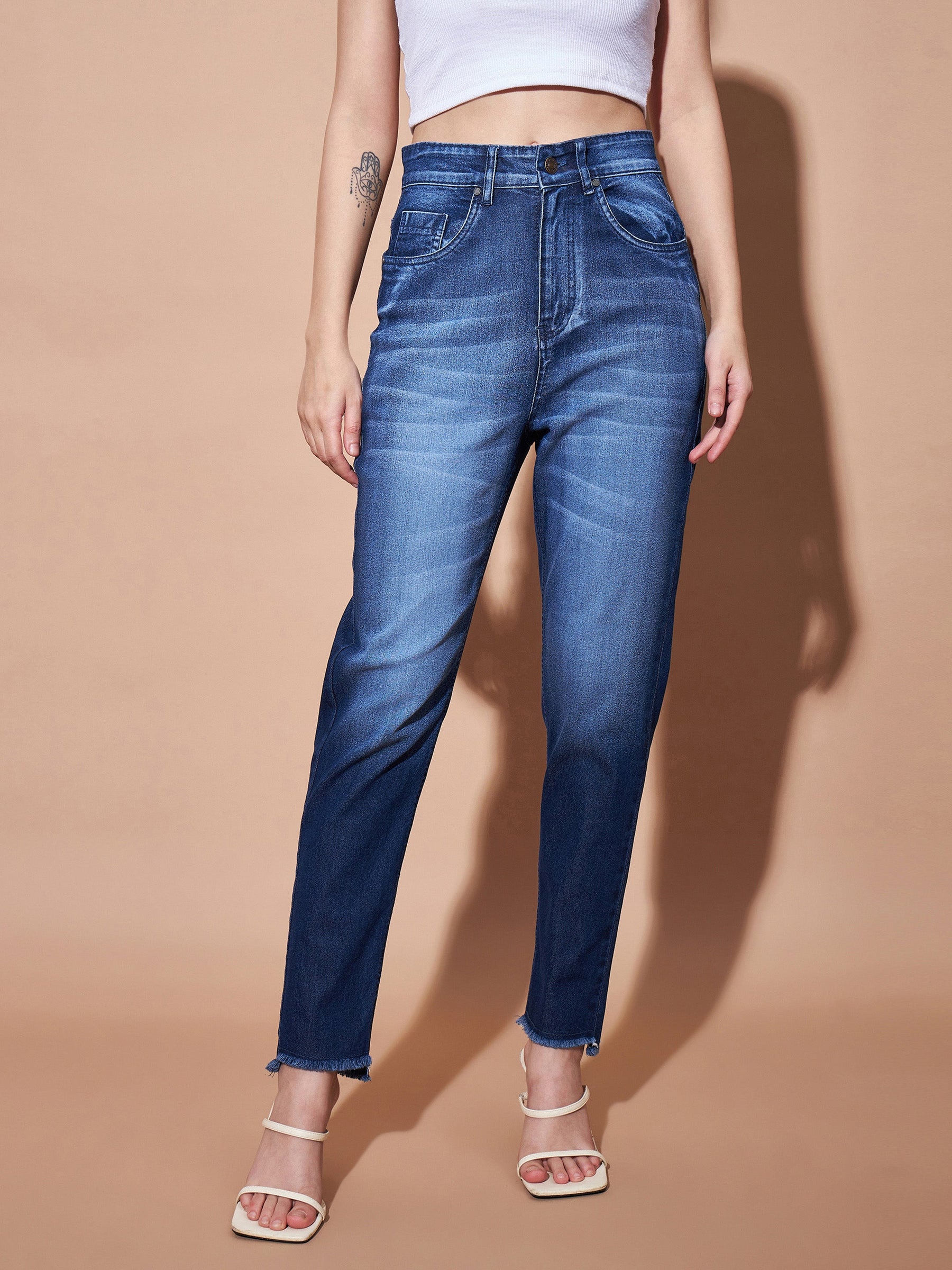Women's Frayed Seam Detail Straight Fit Jeans