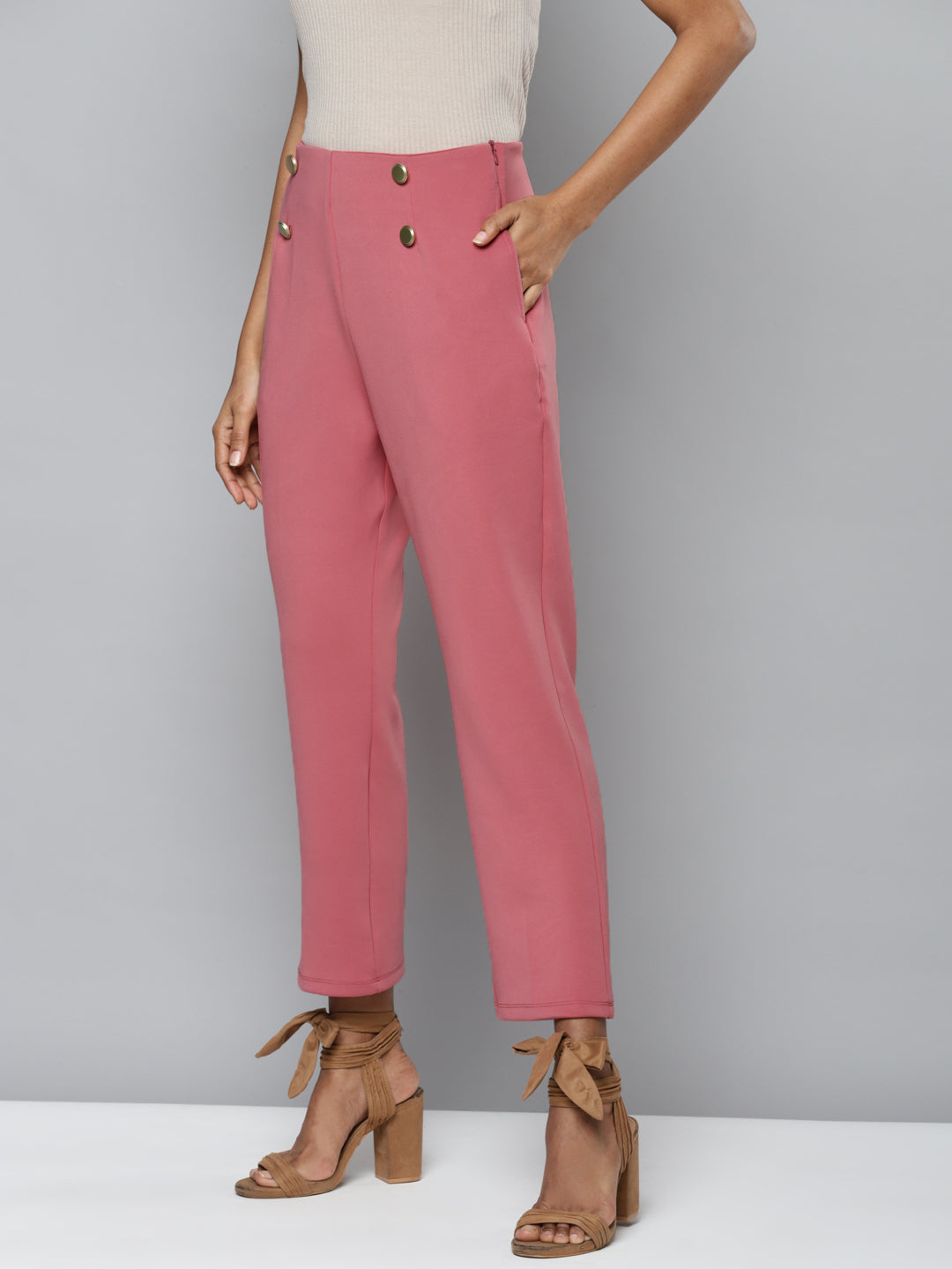 Does anyone know the product name of the pink trousers, they're from Zara :  r/findfashion