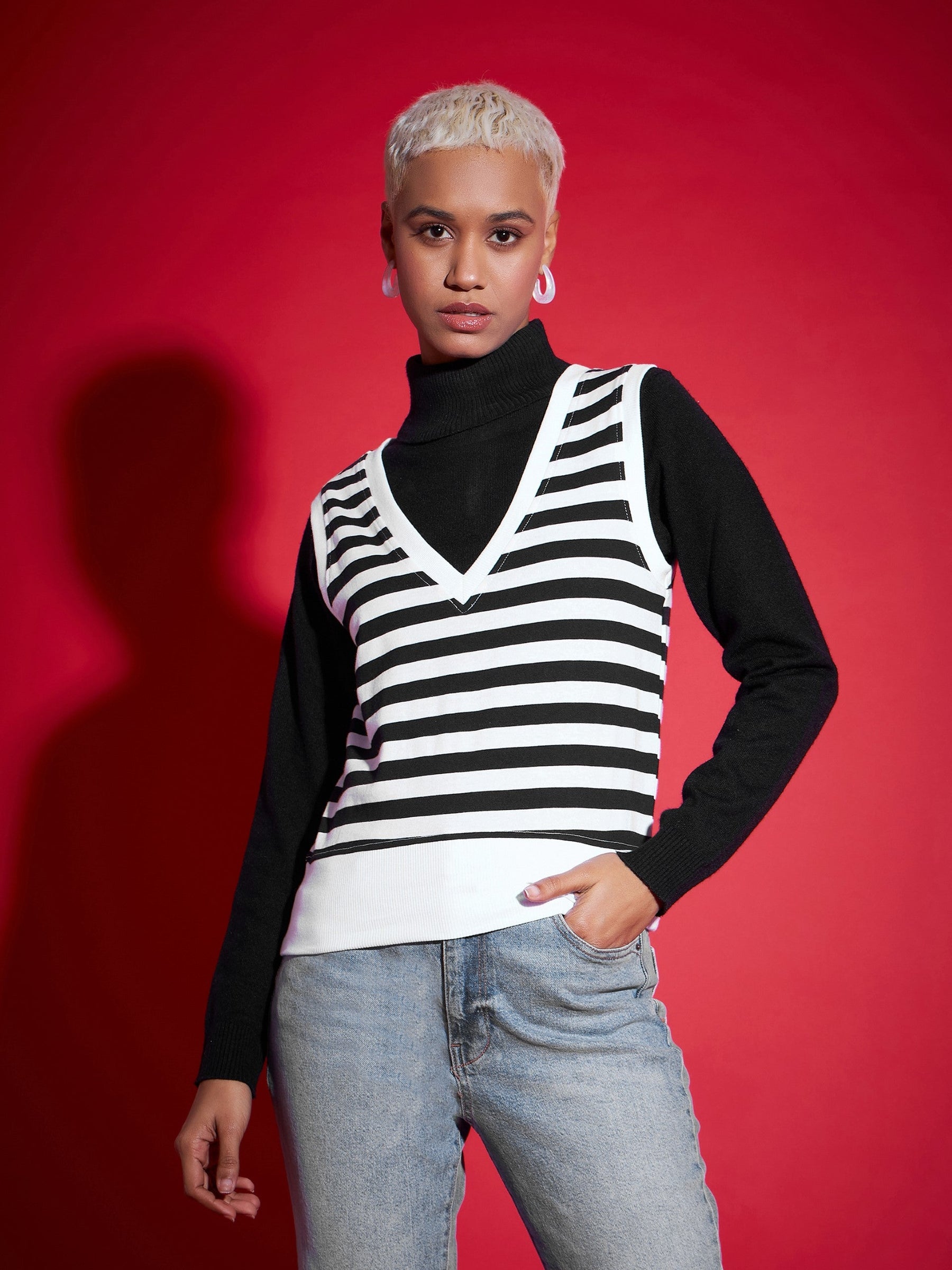 Women Black White Striped V-Neck Sleeveless Sweater