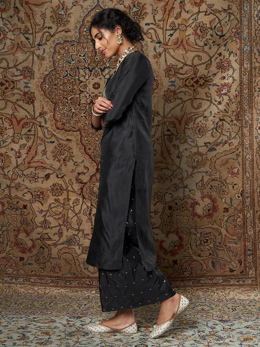 Women Black Zari Embroidered Straight Kurta