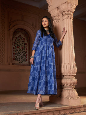 Blue Chanderi Paisley Long Anarkali Kurta-Shae by SASSAFRAS