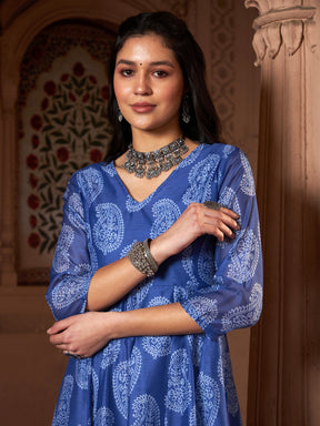 Blue Chanderi Paisley Long Anarkali Kurta-Shae by SASSAFRAS