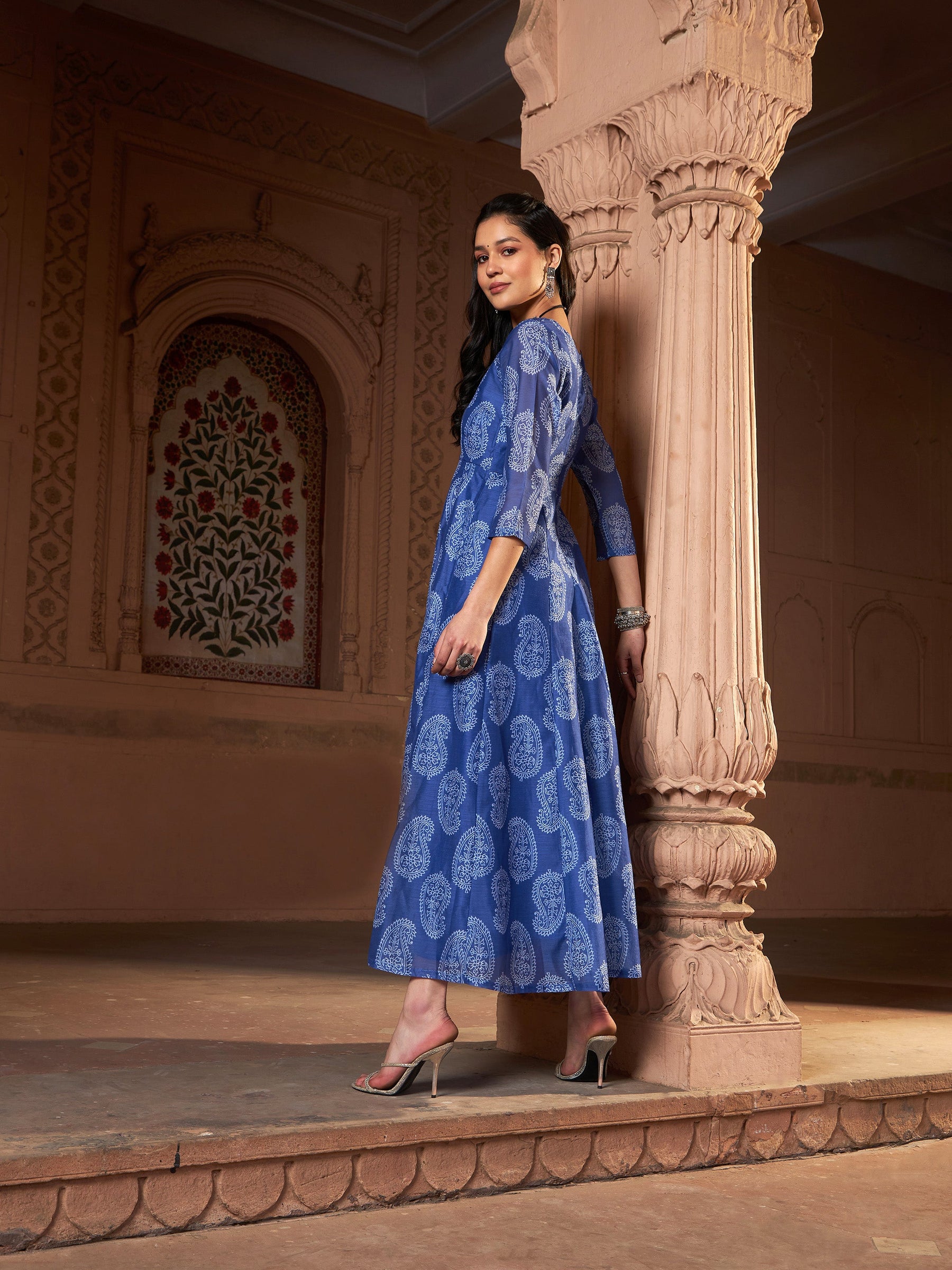 Blue Chanderi Paisley Long Anarkali Kurta-Shae by SASSAFRAS