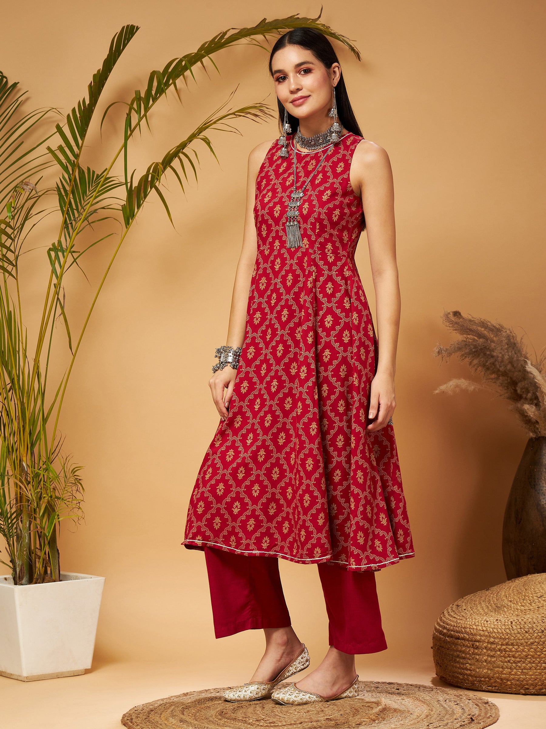 Maroon Floral Box Back Detail Anarkali Kurta-Shae by SASSAFRAS