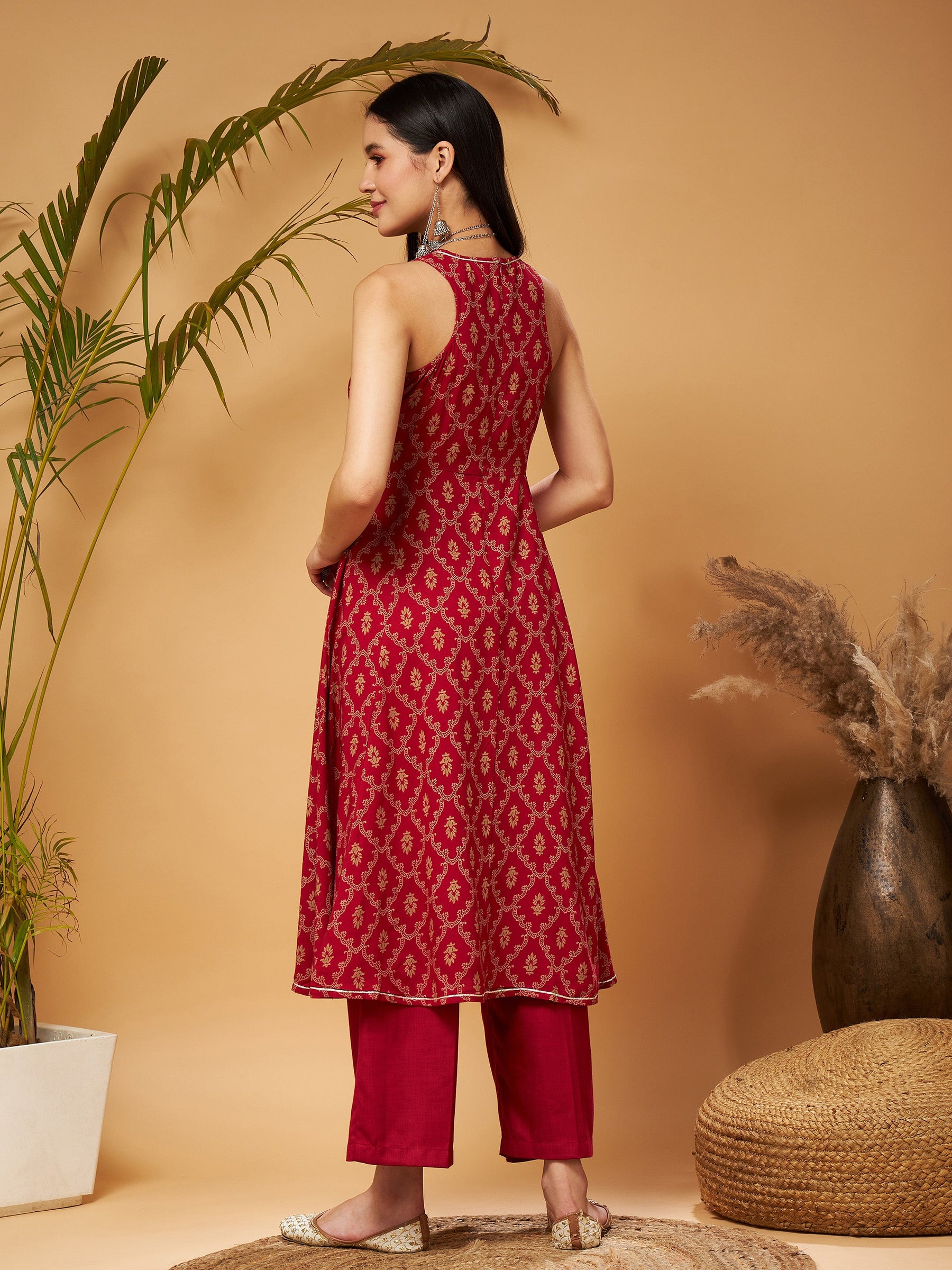 Maroon Floral Box Back Detail Anarkali Kurta-Shae by SASSAFRAS